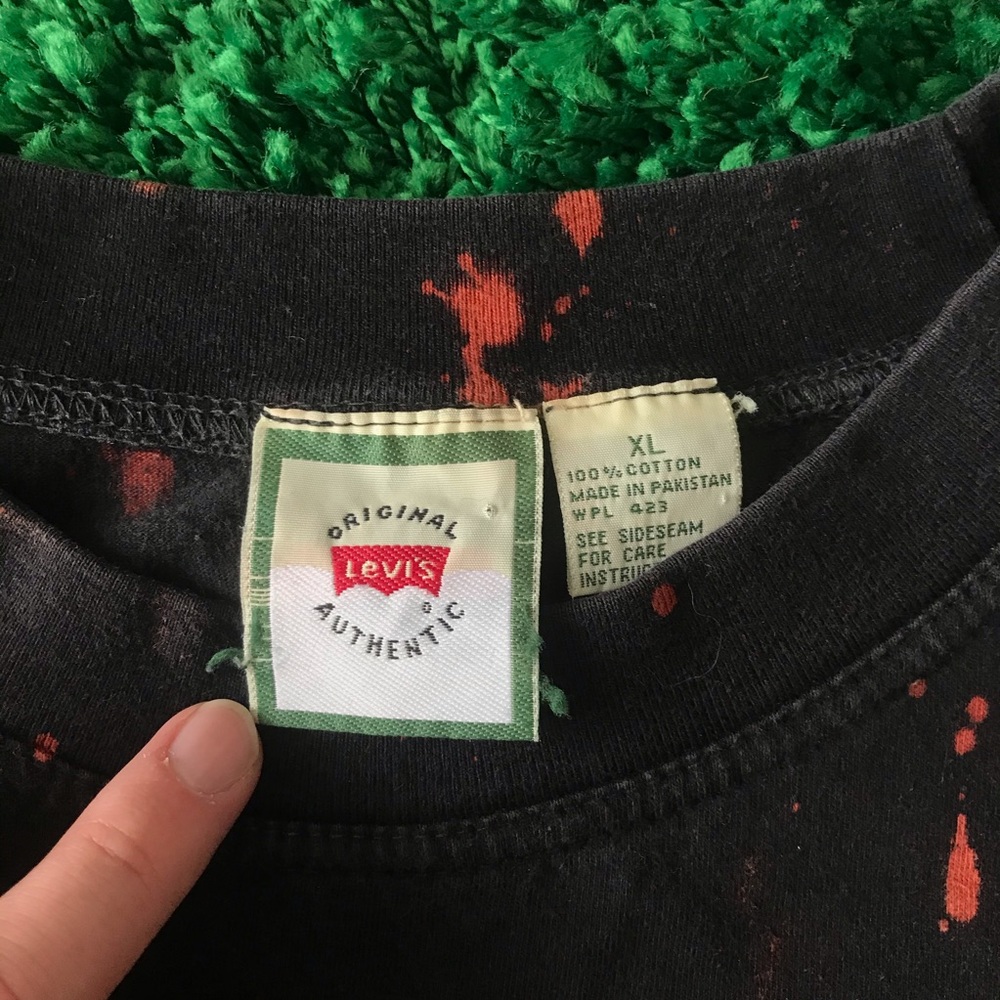 VTG Bleached Levi’s T-Shirt - Picture 3 of 4